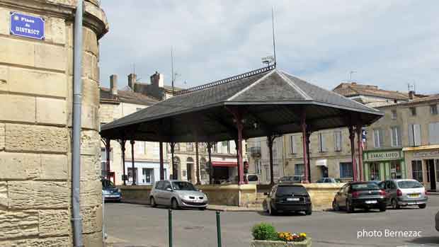 Bourg-sur-Gironde, la Halle de la place du District