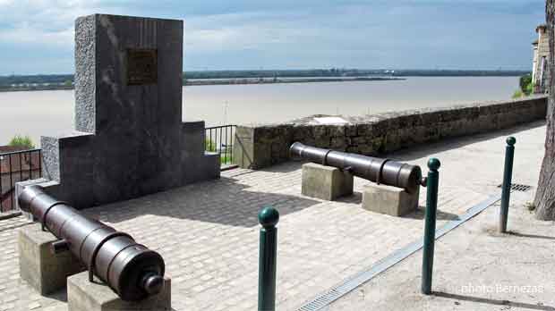 Bourg sur Gironde, monument François Daleau