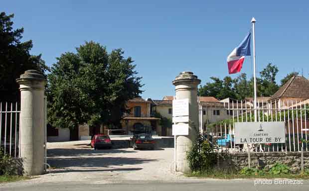 Bégadan, Médoc, entrée du Château La Tour de By